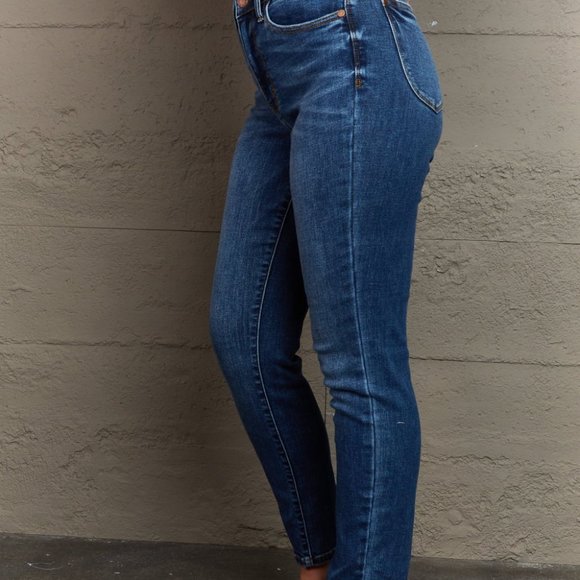 Judy Blue - Hi-Waist Back Cell Phone Pocket Jeans main image 0